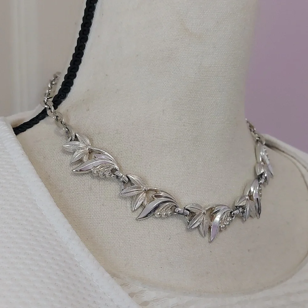 Vintage Signed Germany Multi Texture Silver Tone Leaf Vine Choker Necklace - Picture 3 of 8